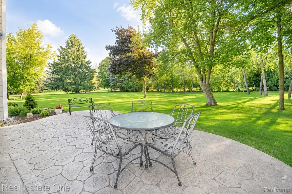 716 Bristol Lane Clarkston City, MI 48348