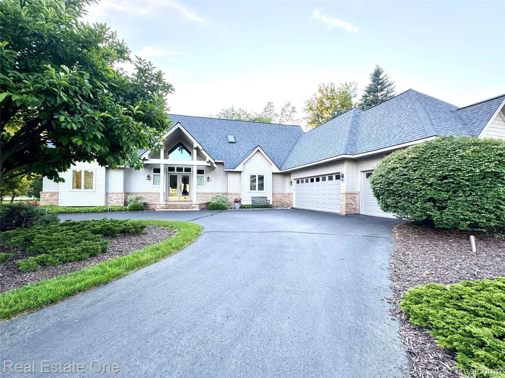 716 Bristol Lane Clarkston City, MI 48348
