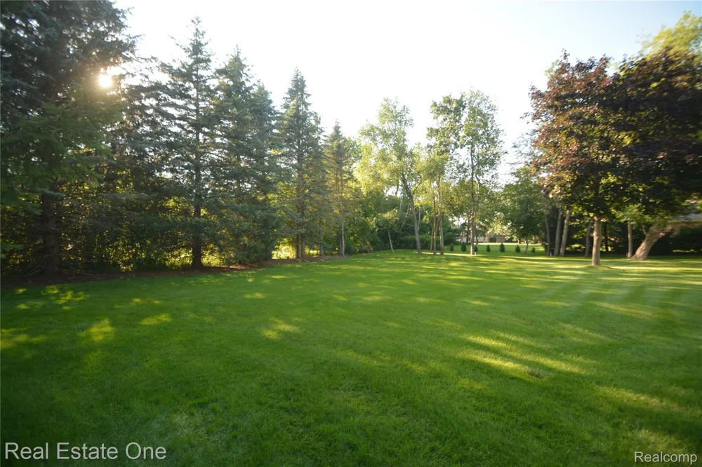 716 Bristol Lane Clarkston City, MI 48348
