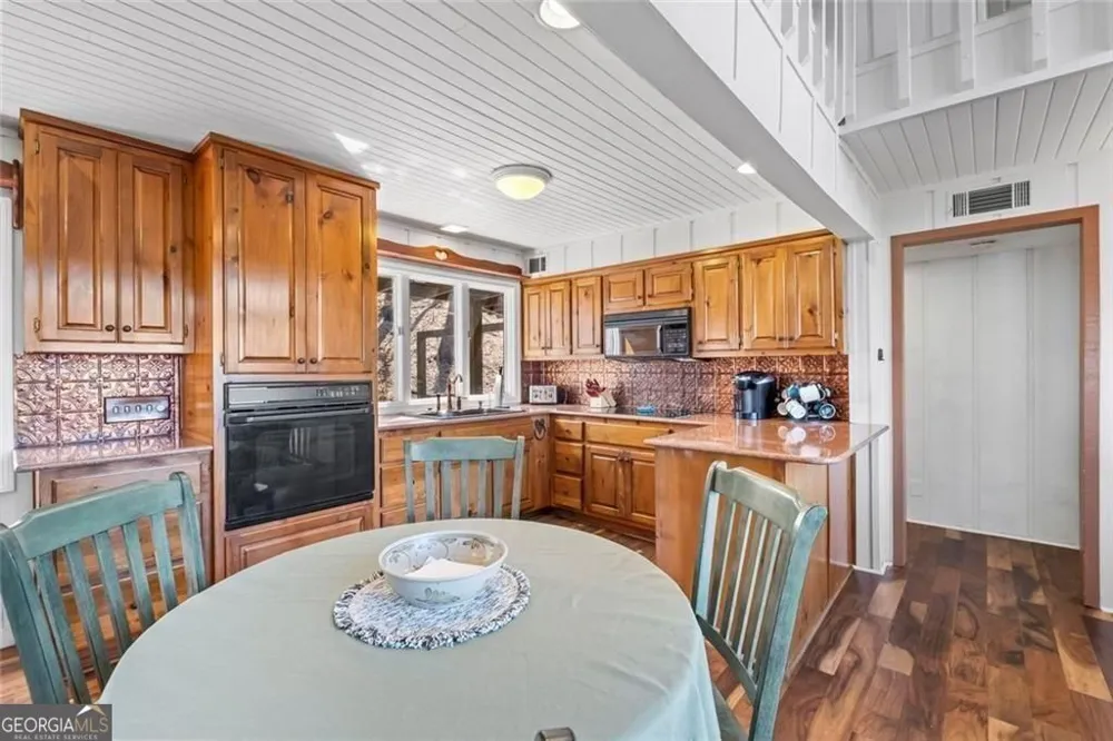 360 Locust TRL Jasper, GA 30143