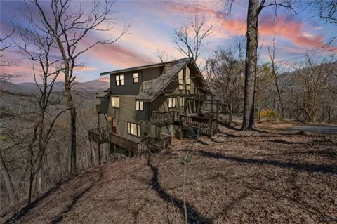 360 Locust Trail