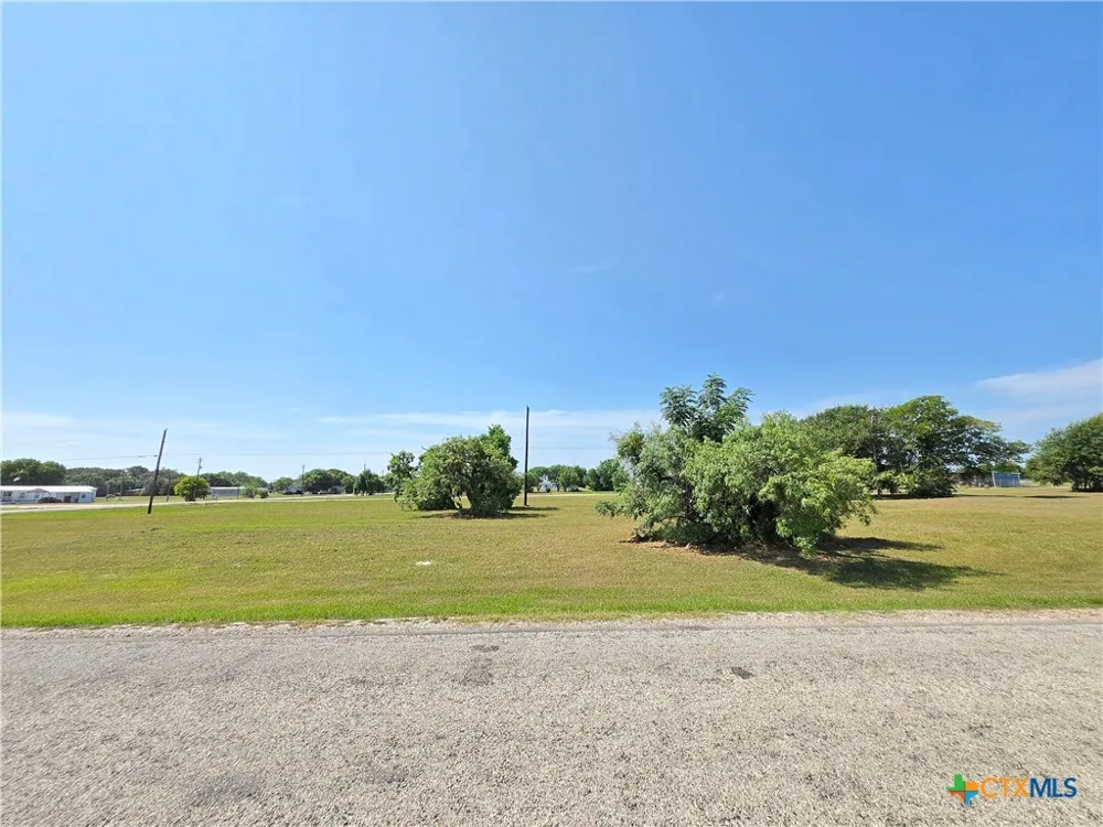 1528 W Bayshore Drive Palacios, TX 77465