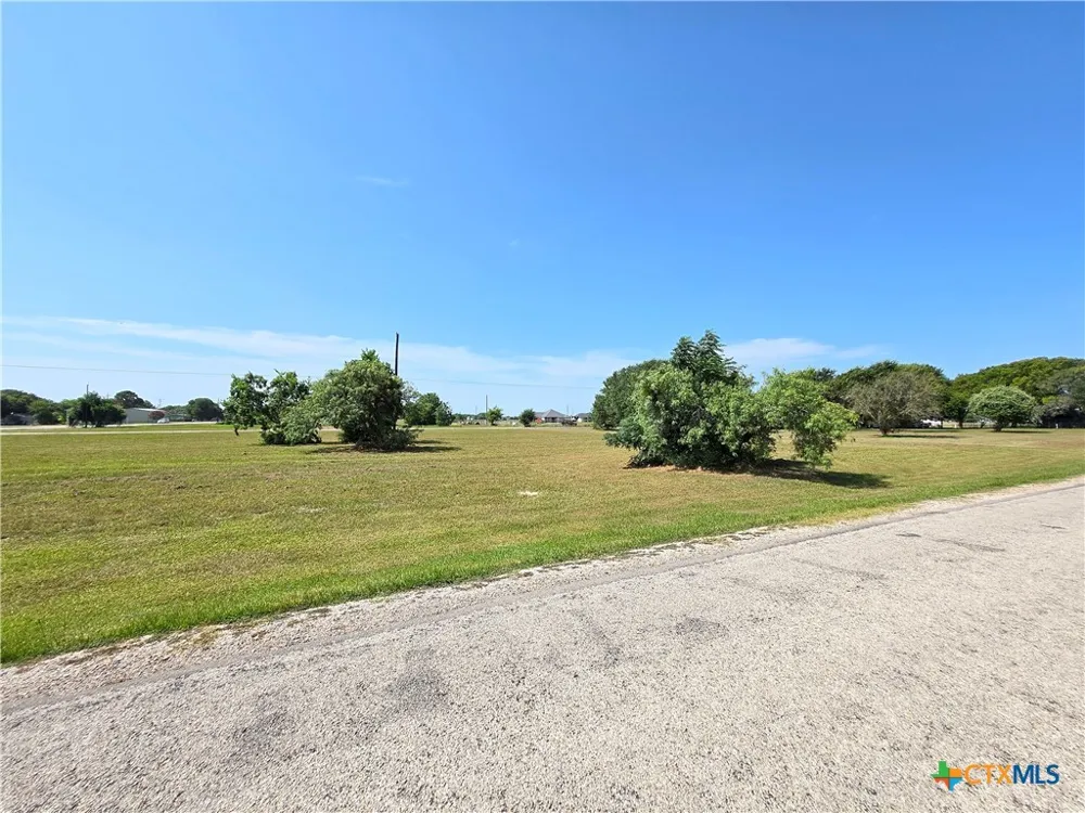 1528 W Bayshore Drive Palacios, TX 77465