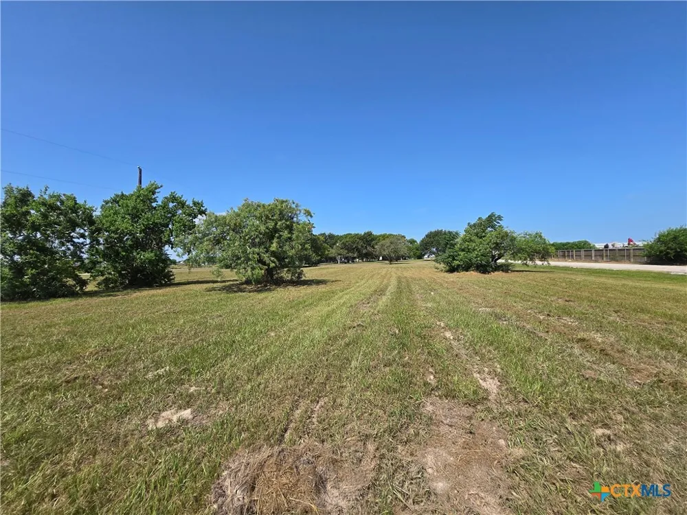 1528 W Bayshore Drive Palacios, TX 77465