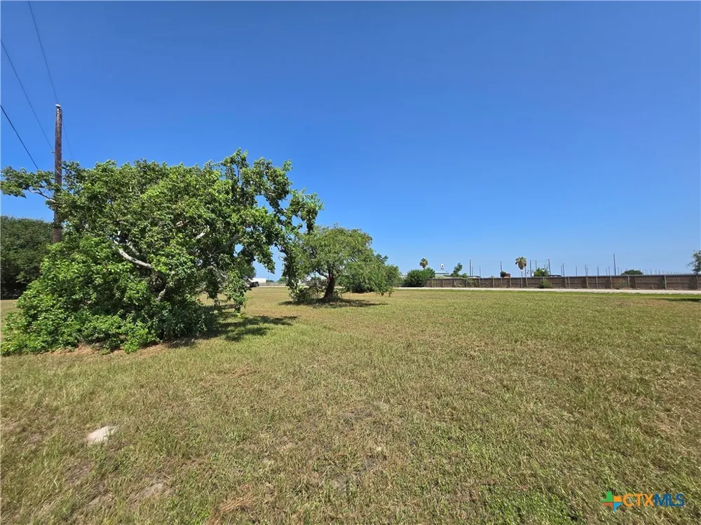1528 W Bayshore Drive Palacios, TX 77465