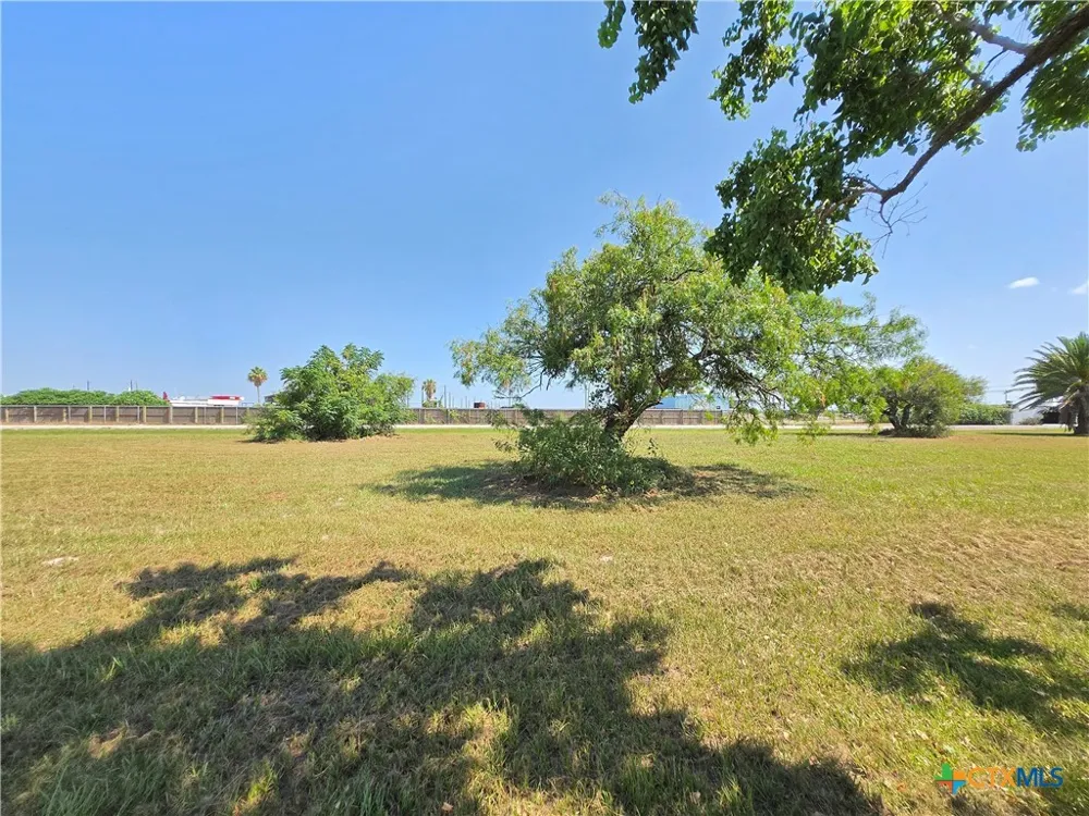 1528 W Bayshore Drive Palacios, TX 77465