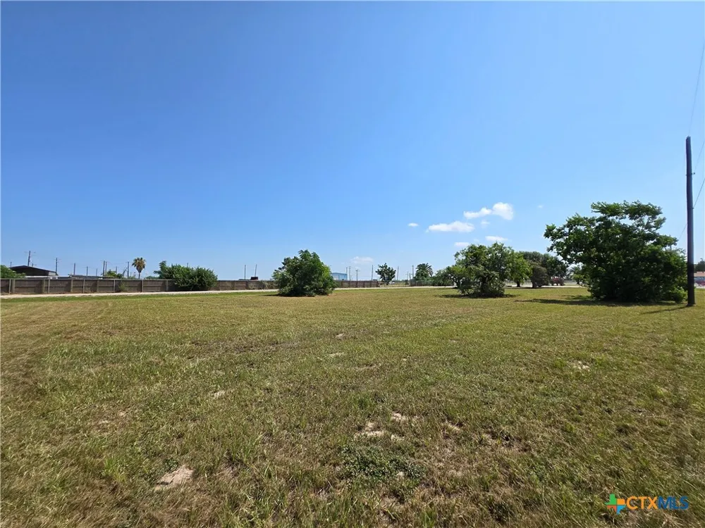 1528 W Bayshore Drive Palacios, TX 77465