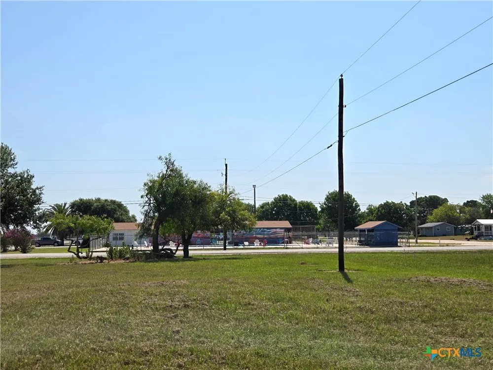 1528 W Bayshore Drive Palacios, TX 77465