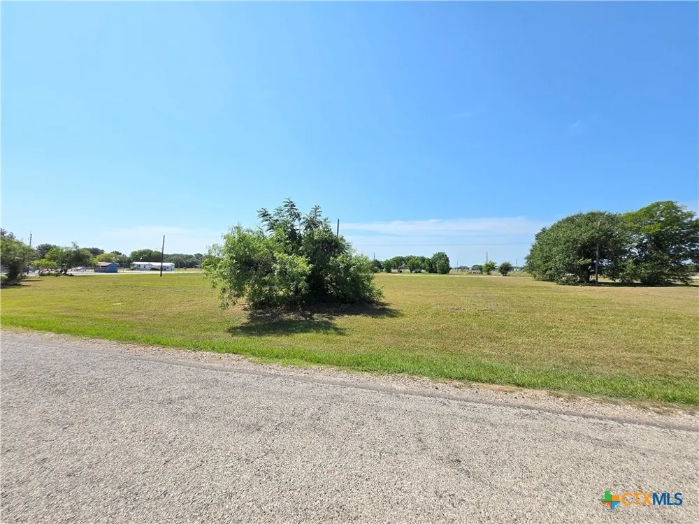 1528 W Bayshore Drive Palacios, TX 77465