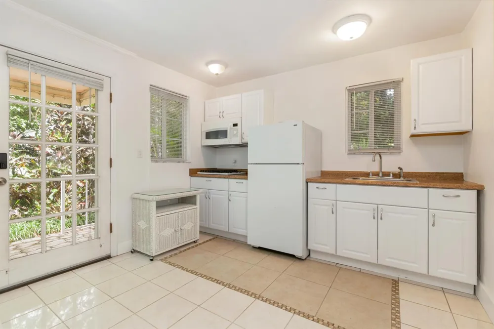 155 Peruvian Avenue #Back Cottage Palm Beach, FL 33480