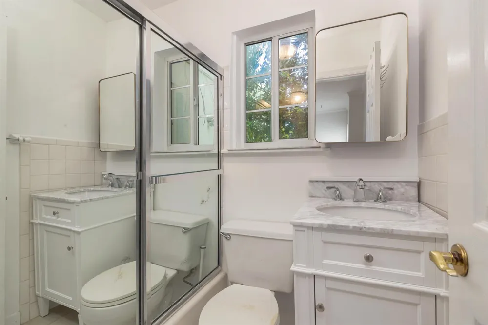 155 Peruvian Avenue #Back Cottage Palm Beach, FL 33480