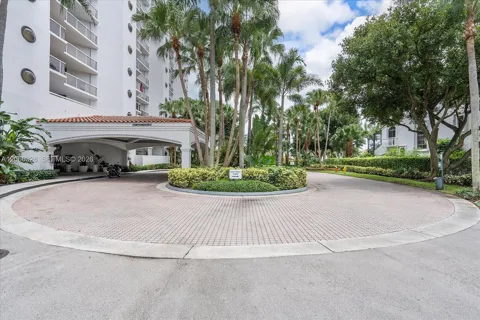 3610 Yacht Club Dr #1114