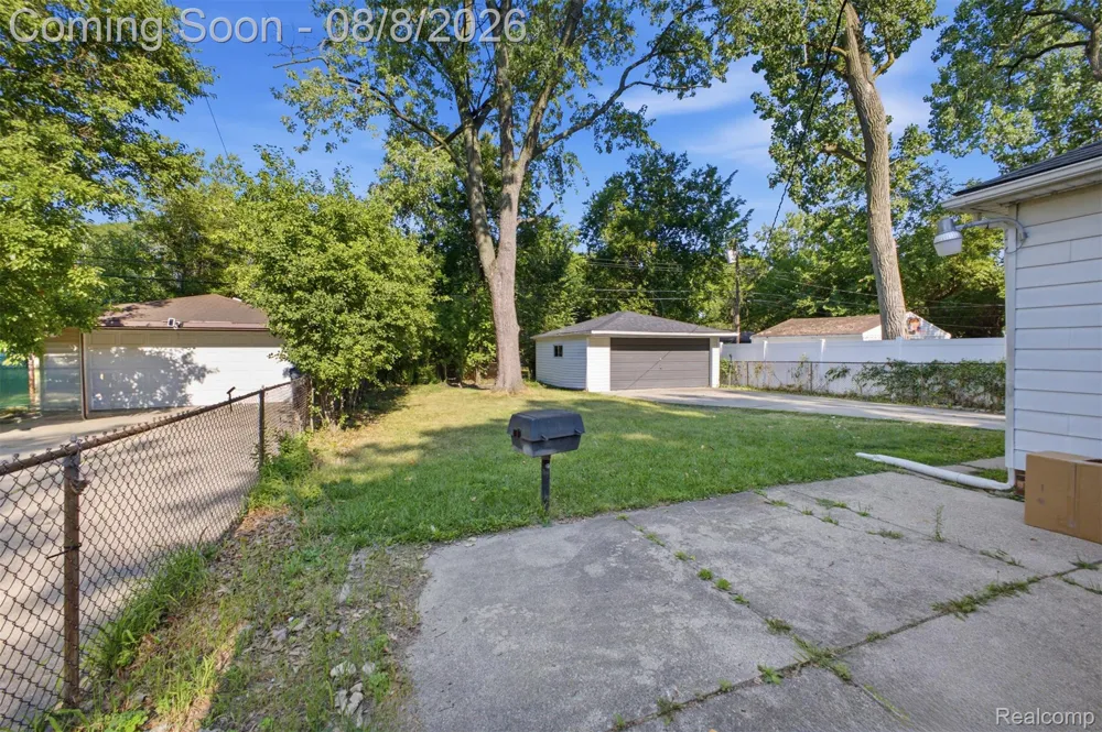 21840 Kenosha Street Oak Park City, MI 48237