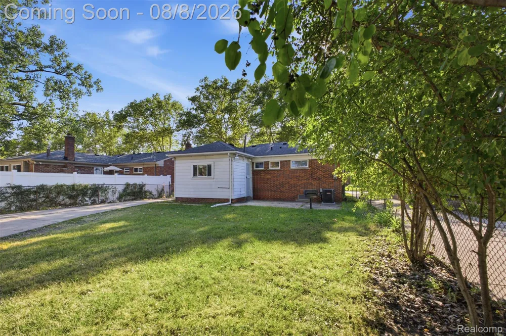21840 Kenosha Street Oak Park City, MI 48237