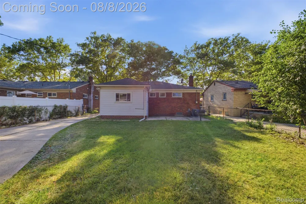 21840 Kenosha Street Oak Park City, MI 48237