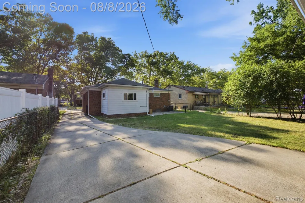 21840 Kenosha Street Oak Park City, MI 48237