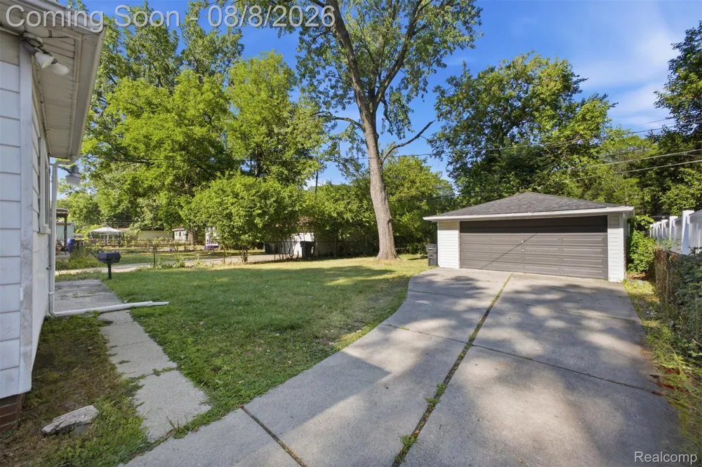 21840 Kenosha Street Oak Park City, MI 48237