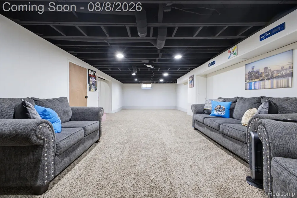 21840 Kenosha Street Oak Park City, MI 48237