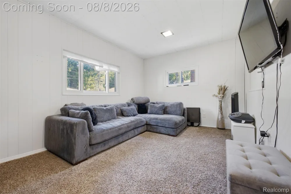21840 Kenosha Street Oak Park City, MI 48237