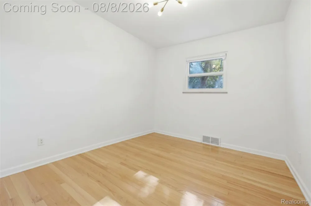 21840 Kenosha Street Oak Park City, MI 48237