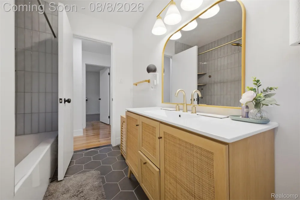 21840 Kenosha Street Oak Park City, MI 48237