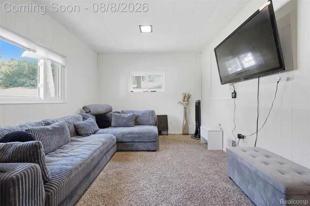21840 Kenosha Street Oak Park City, MI 48237