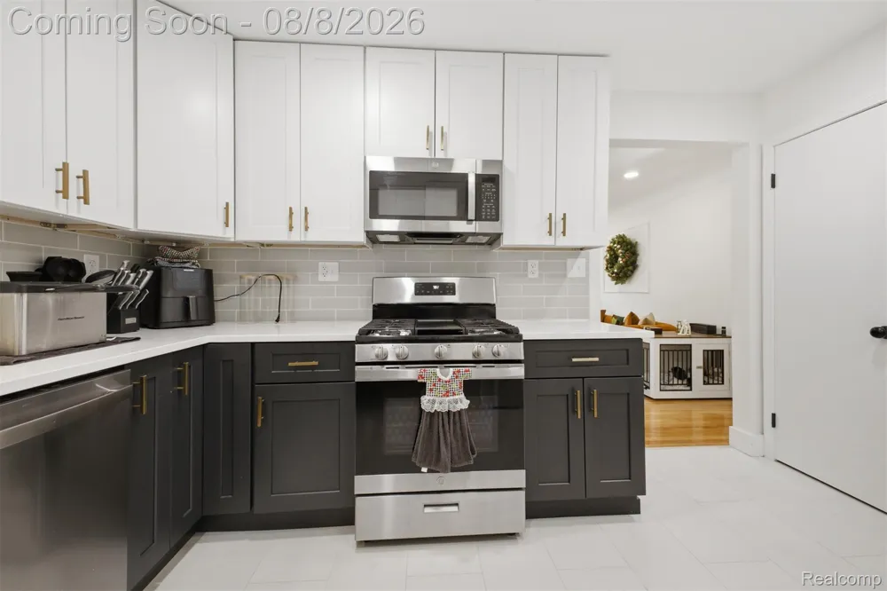 21840 Kenosha Street Oak Park City, MI 48237