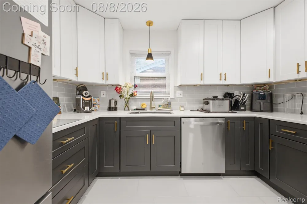 21840 Kenosha Street Oak Park City, MI 48237