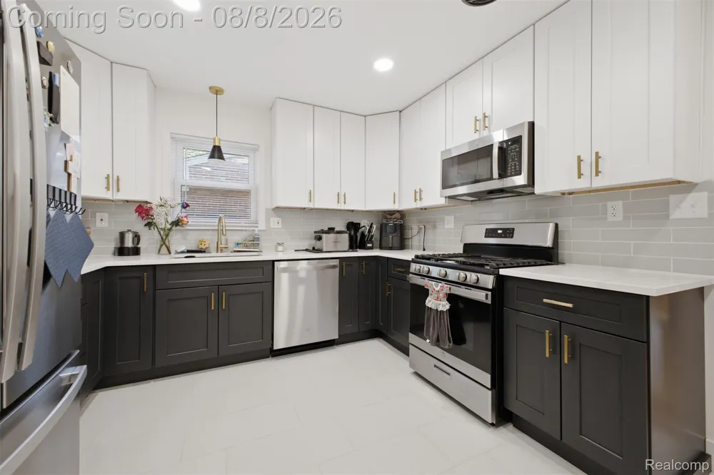 21840 Kenosha Street Oak Park City, MI 48237