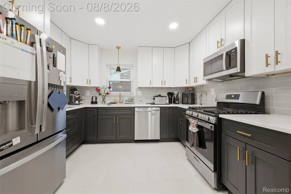 21840 Kenosha Street Oak Park City, MI 48237