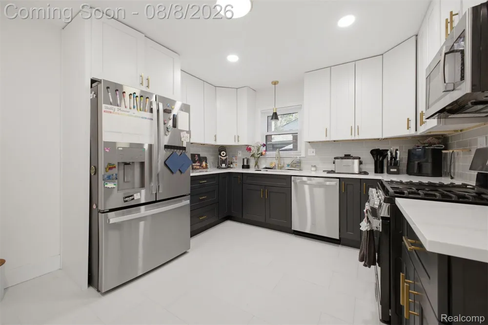 21840 Kenosha Street Oak Park City, MI 48237