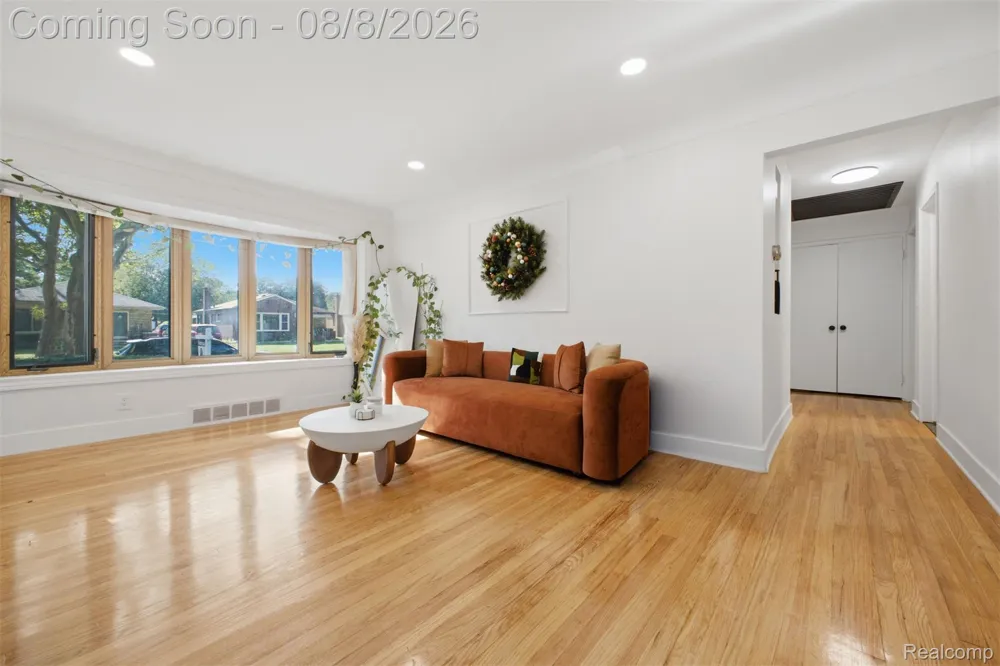 21840 Kenosha Street Oak Park City, MI 48237