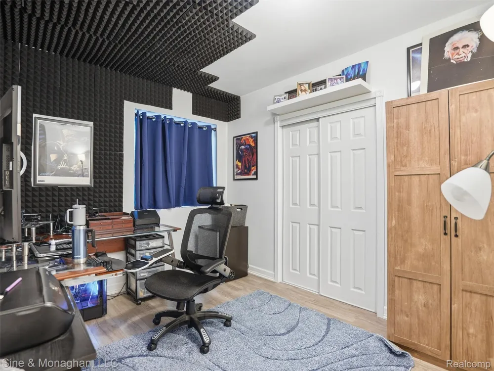 24827 Ivy Novi City, MI 48375