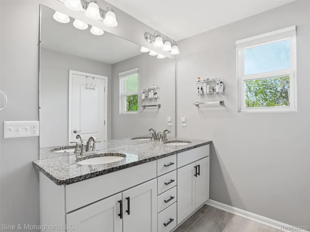 24827 Ivy Novi City, MI 48375