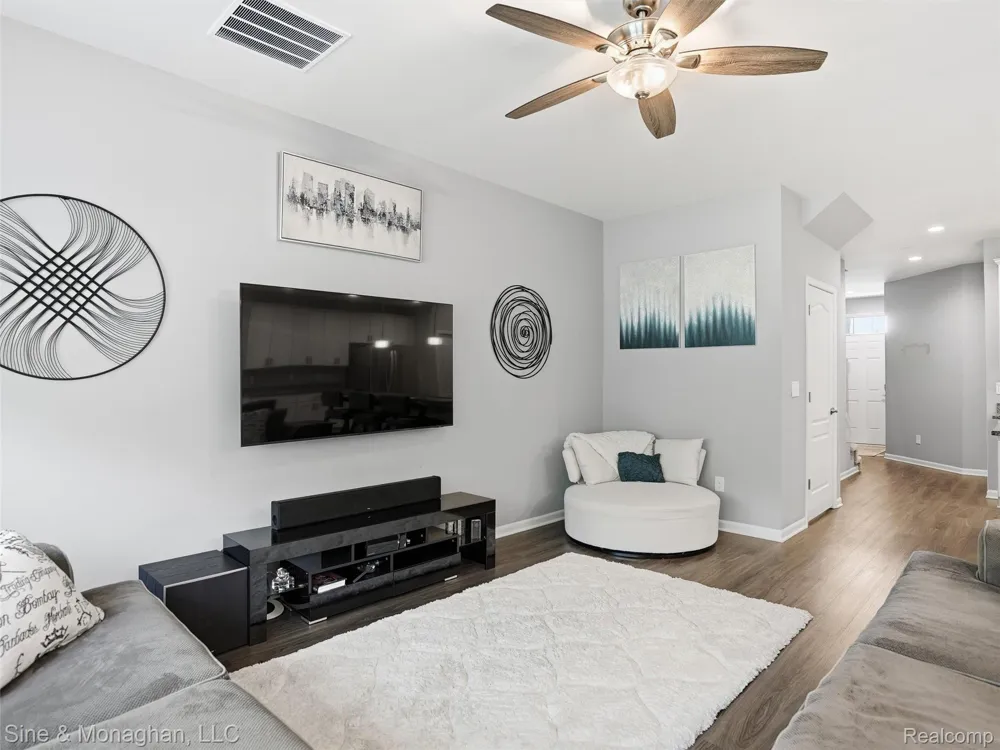 24827 Ivy Novi City, MI 48375