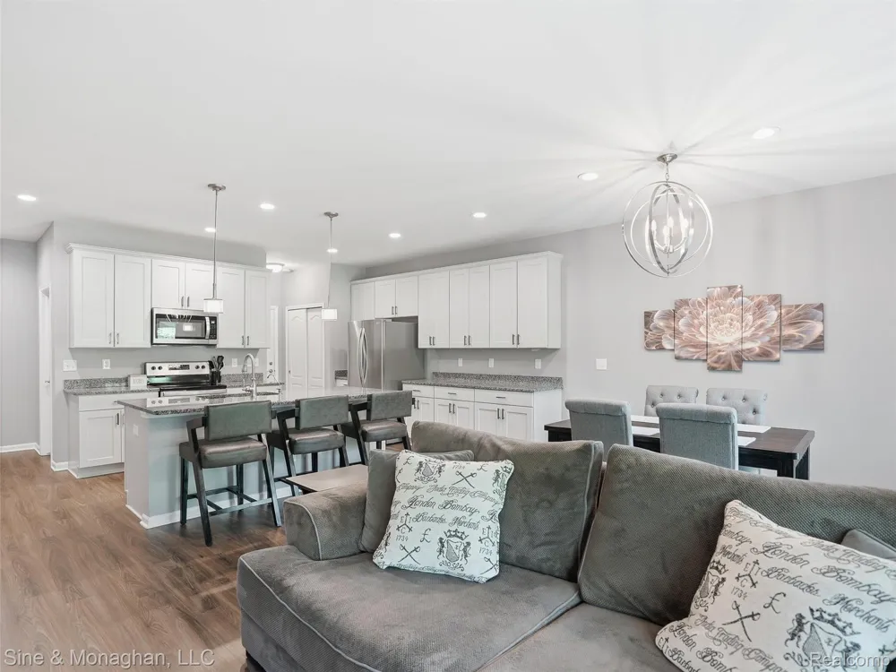 24827 Ivy Novi City, MI 48375