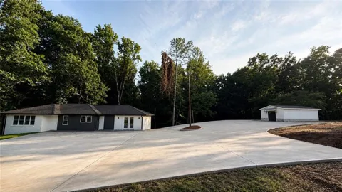 8587 Cumming Highway
