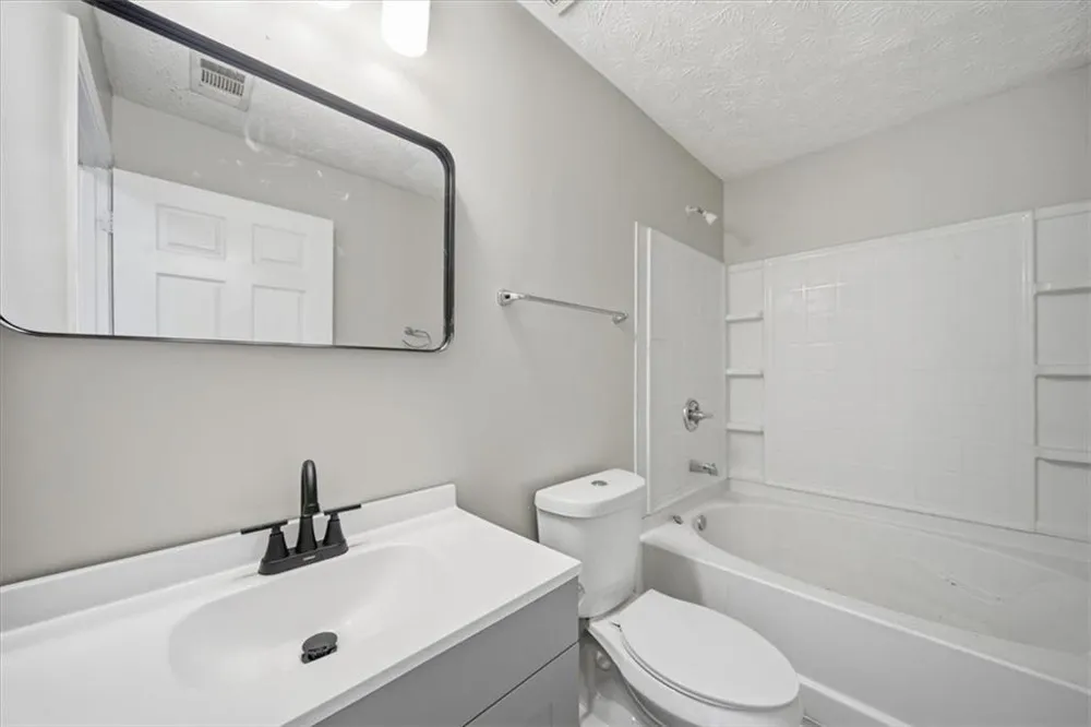 8201 Fairington Village Drive Lithonia, GA 30038