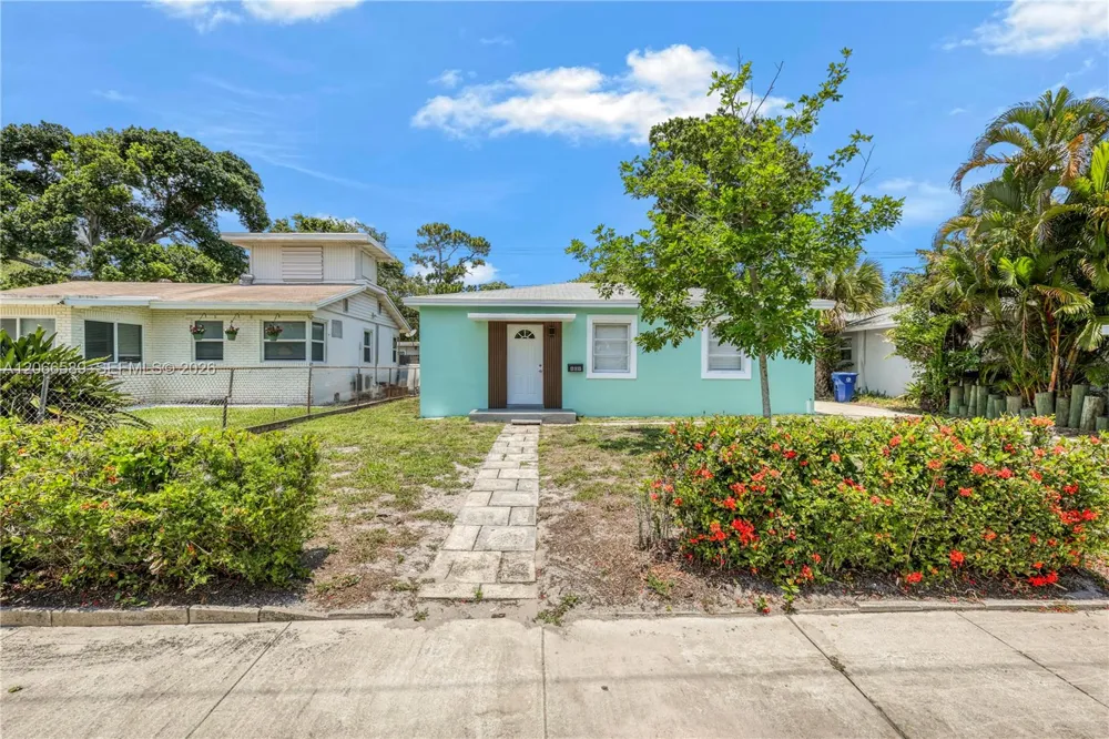 809 SW 17th St #1 Fort Lauderdale, FL 33315