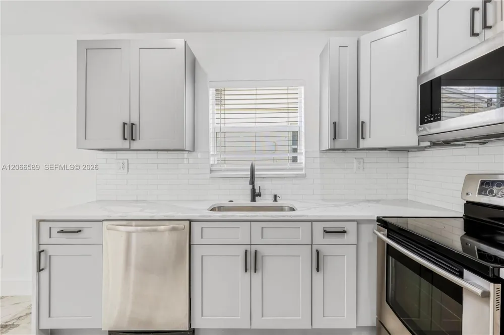 809 SW 17th St #1 Fort Lauderdale, FL 33315