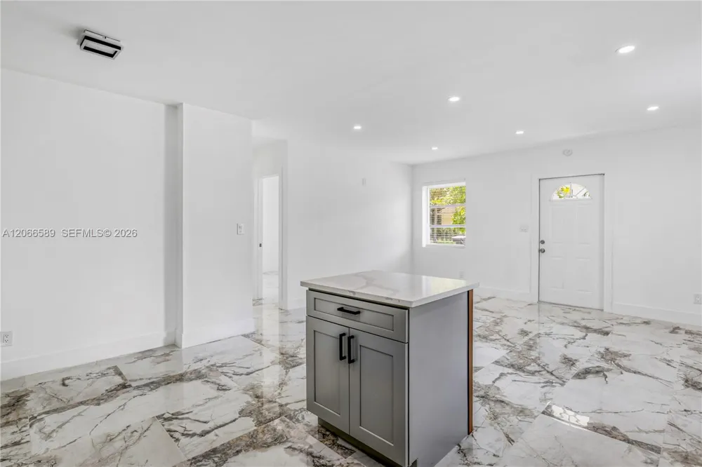 809 SW 17th St #1 Fort Lauderdale, FL 33315