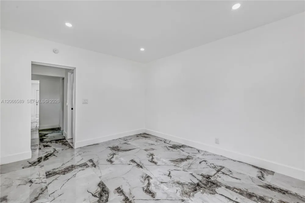 809 SW 17th St #1 Fort Lauderdale, FL 33315