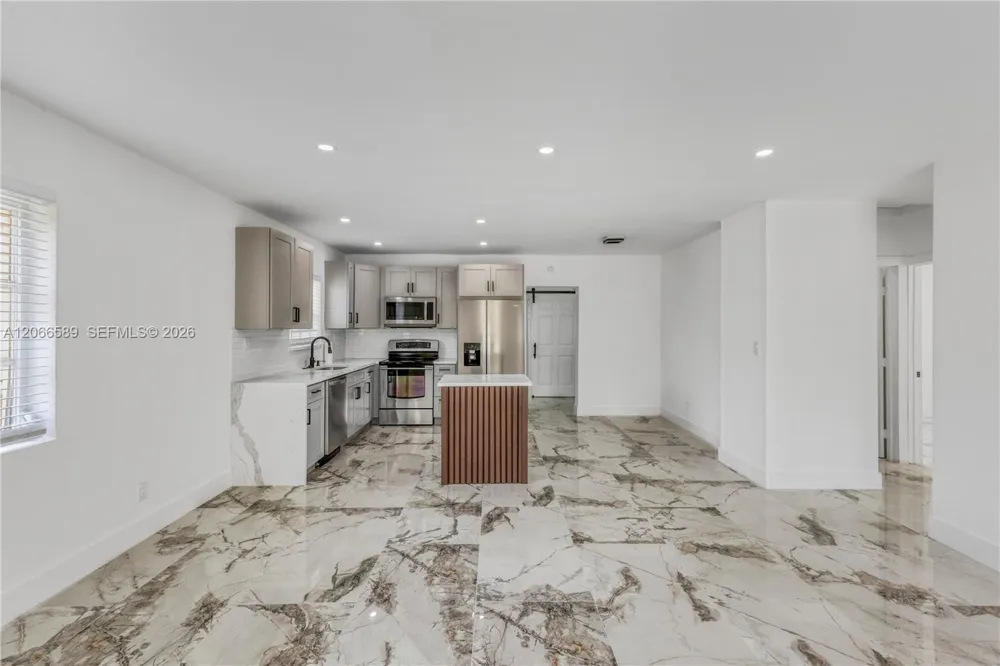 809 SW 17th St #1 Fort Lauderdale, FL 33315
