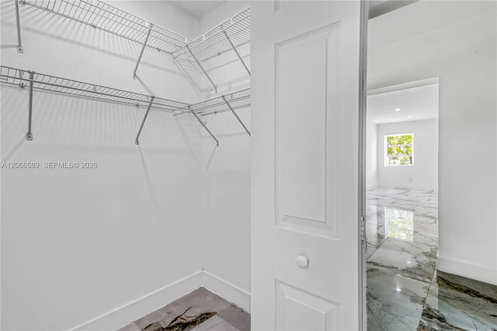 809 SW 17th St #1 Fort Lauderdale, FL 33315