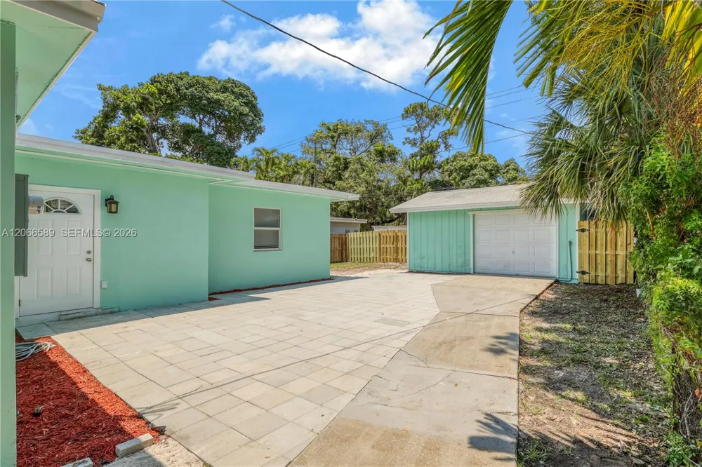 809 SW 17th St #1 Fort Lauderdale, FL 33315
