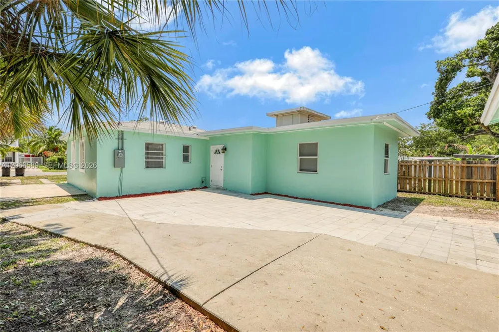 809 SW 17th St #1 Fort Lauderdale, FL 33315