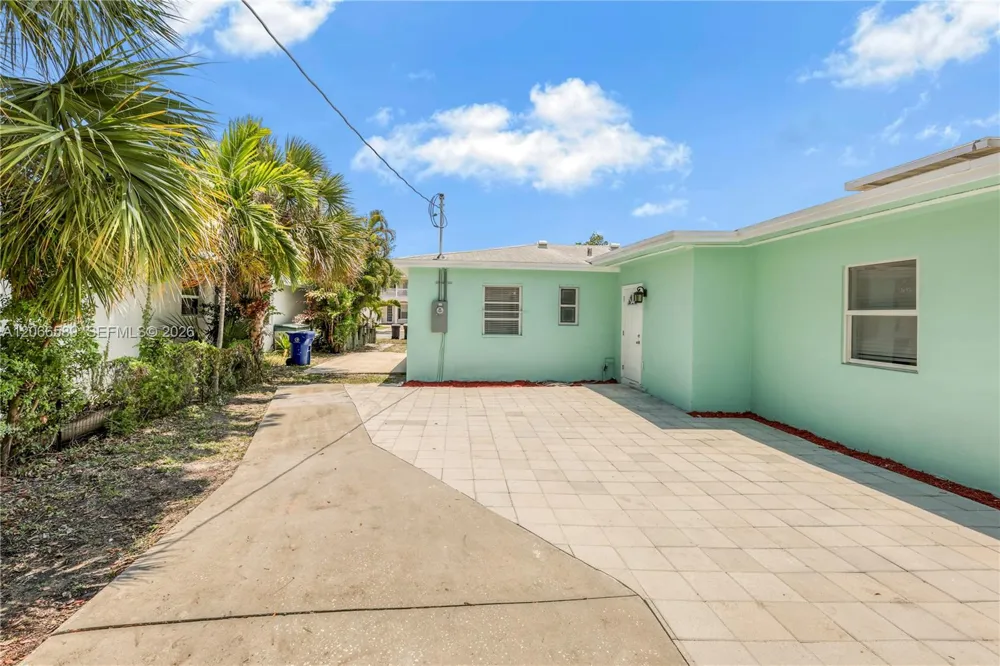 809 SW 17th St #1 Fort Lauderdale, FL 33315
