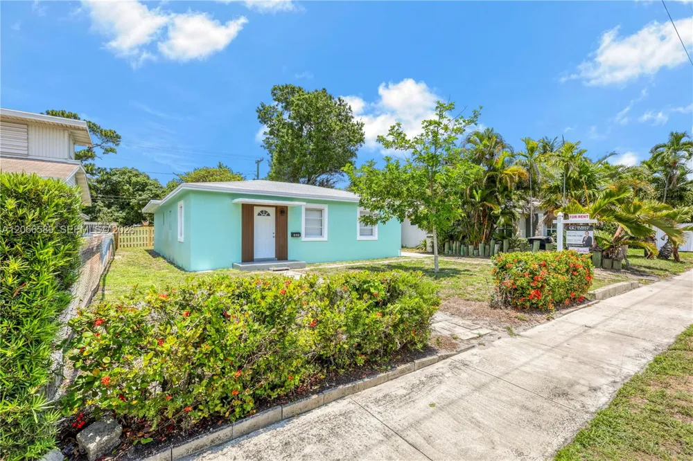 809 SW 17th St #1 Fort Lauderdale, FL 33315