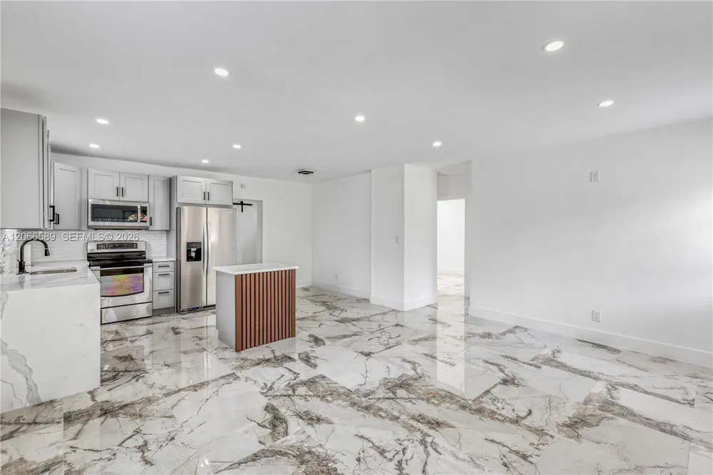 809 SW 17th St #1 Fort Lauderdale, FL 33315
