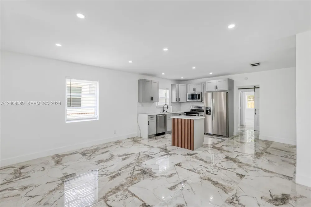 809 SW 17th St #1 Fort Lauderdale, FL 33315